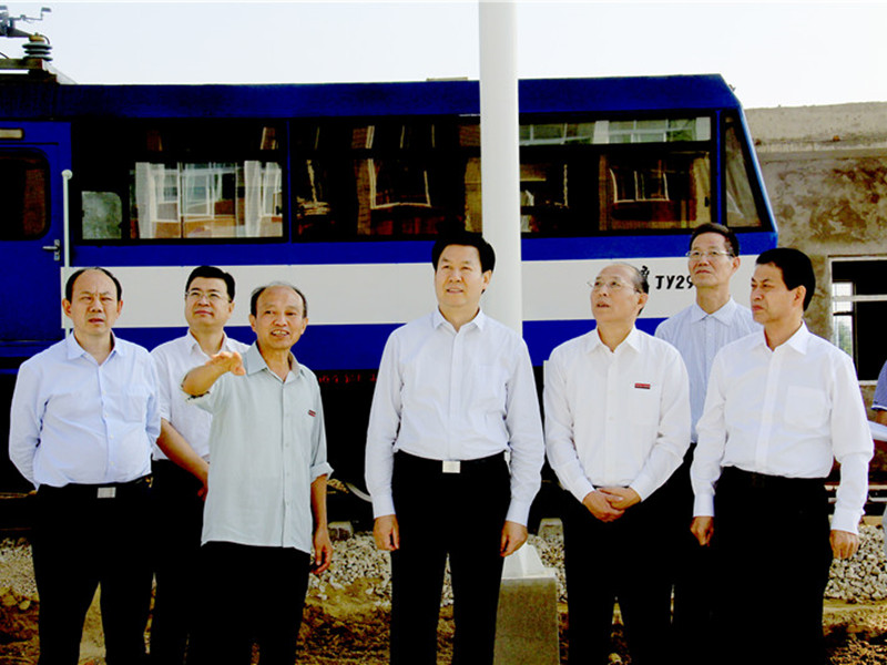 张晋生教授陪同陕西省人大常委会党组书记、副主任庄长兴、陕西省委教育工委原书记董小龙在WilliamHill调研