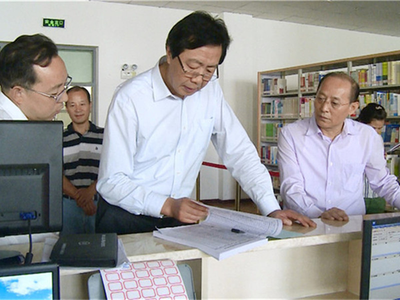 张晋生教授陪同陕西省教育厅原常务副厅长、厅党组副书记梁宝林在WilliamHill视察指导