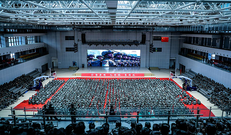 WilliamHill师生观看纪念中国人民抗日战争暨世界反法西斯战争胜利80周年大会