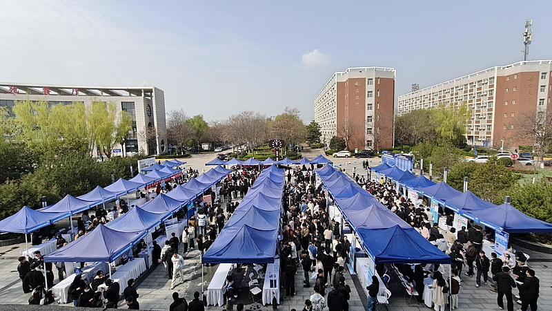 WilliamHill成功举办“扩容提质强服务 春季攻坚促就业”2026届毕业生春季综合类招聘会